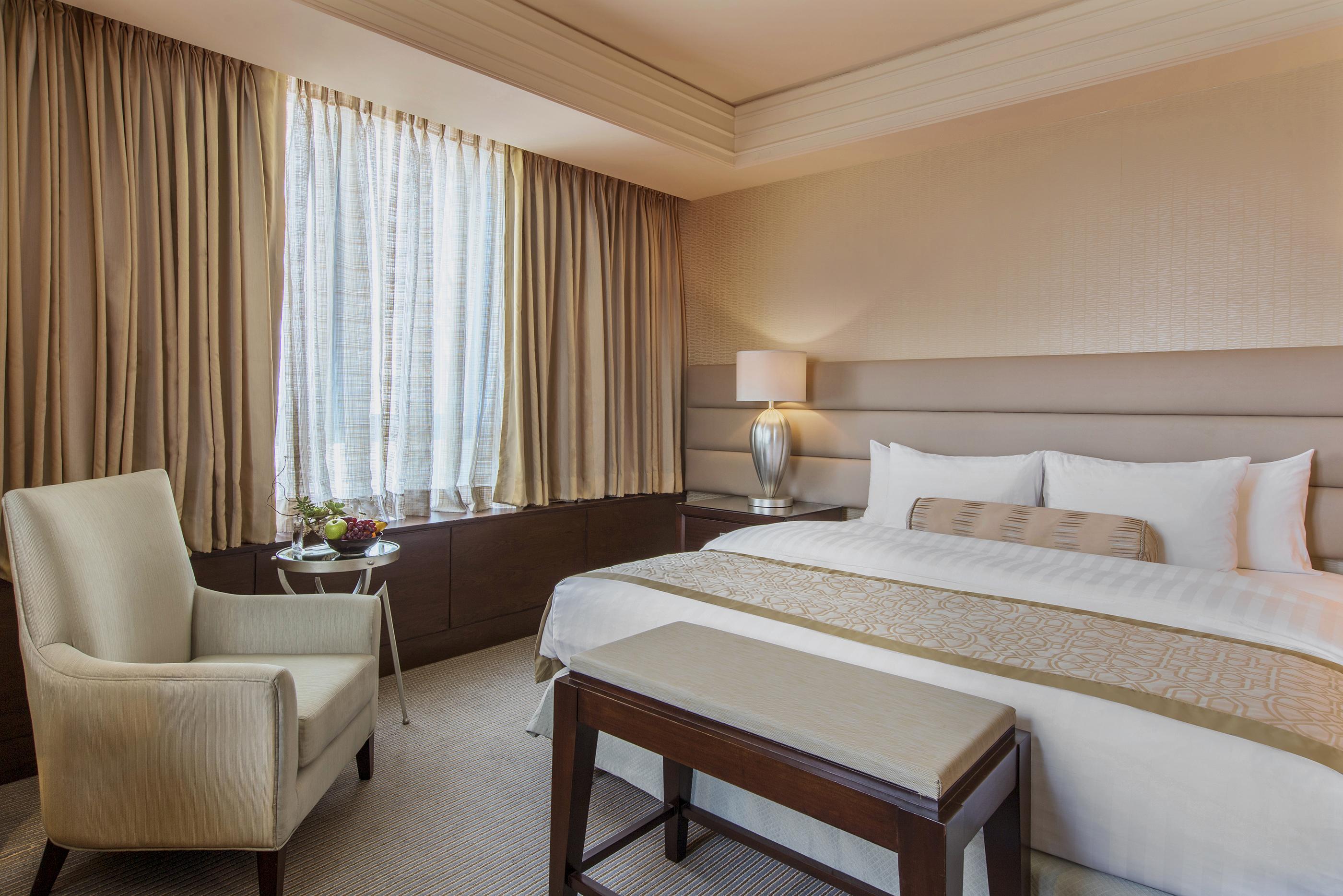Crimson Hotel Filinvest City, Manila Muntinlupa City Exterior photo Deluxe Room