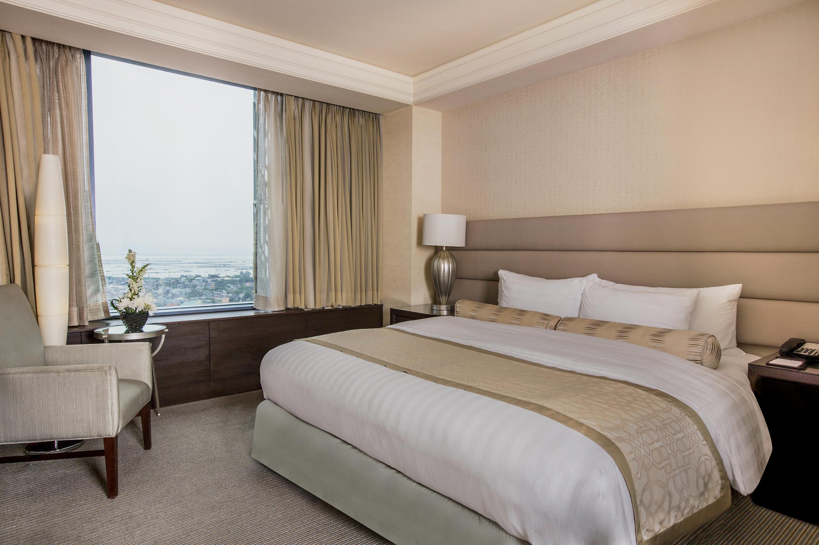 Crimson Hotel Filinvest City, Manila Muntinlupa City Exterior photo A bedroom at the hotel