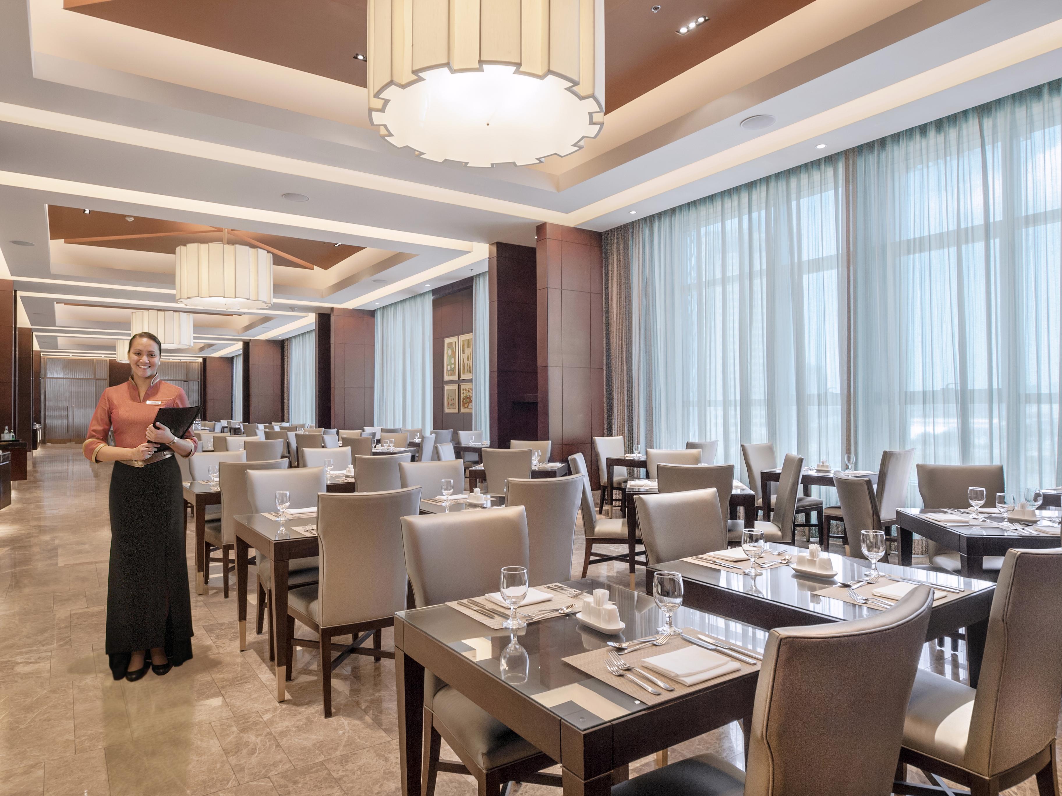 Crimson Hotel Filinvest City, Manila Muntinlupa City Exterior photo The restaurant