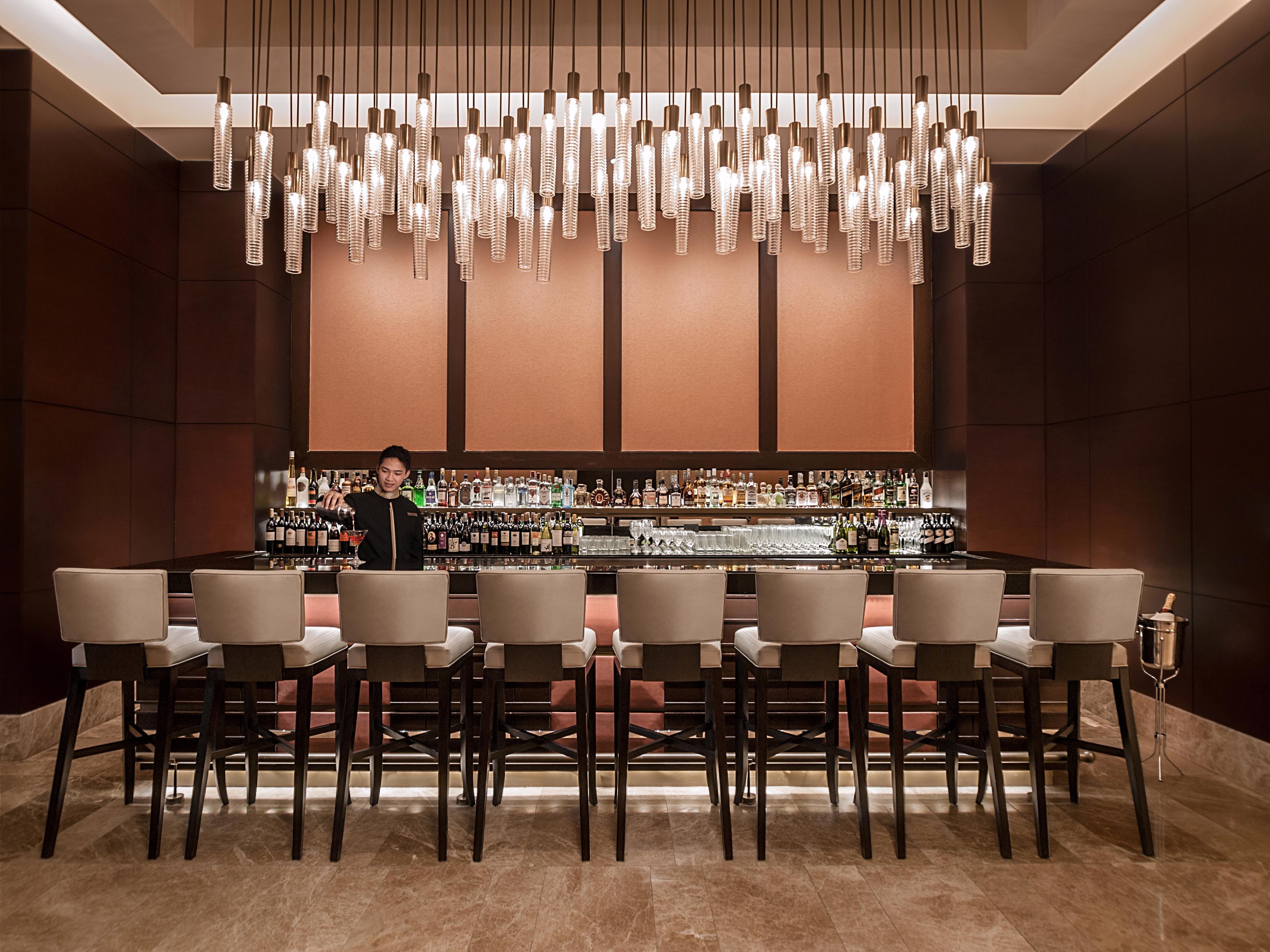 Crimson Hotel Filinvest City, Manila Muntinlupa City Exterior photo The bar at the lobby