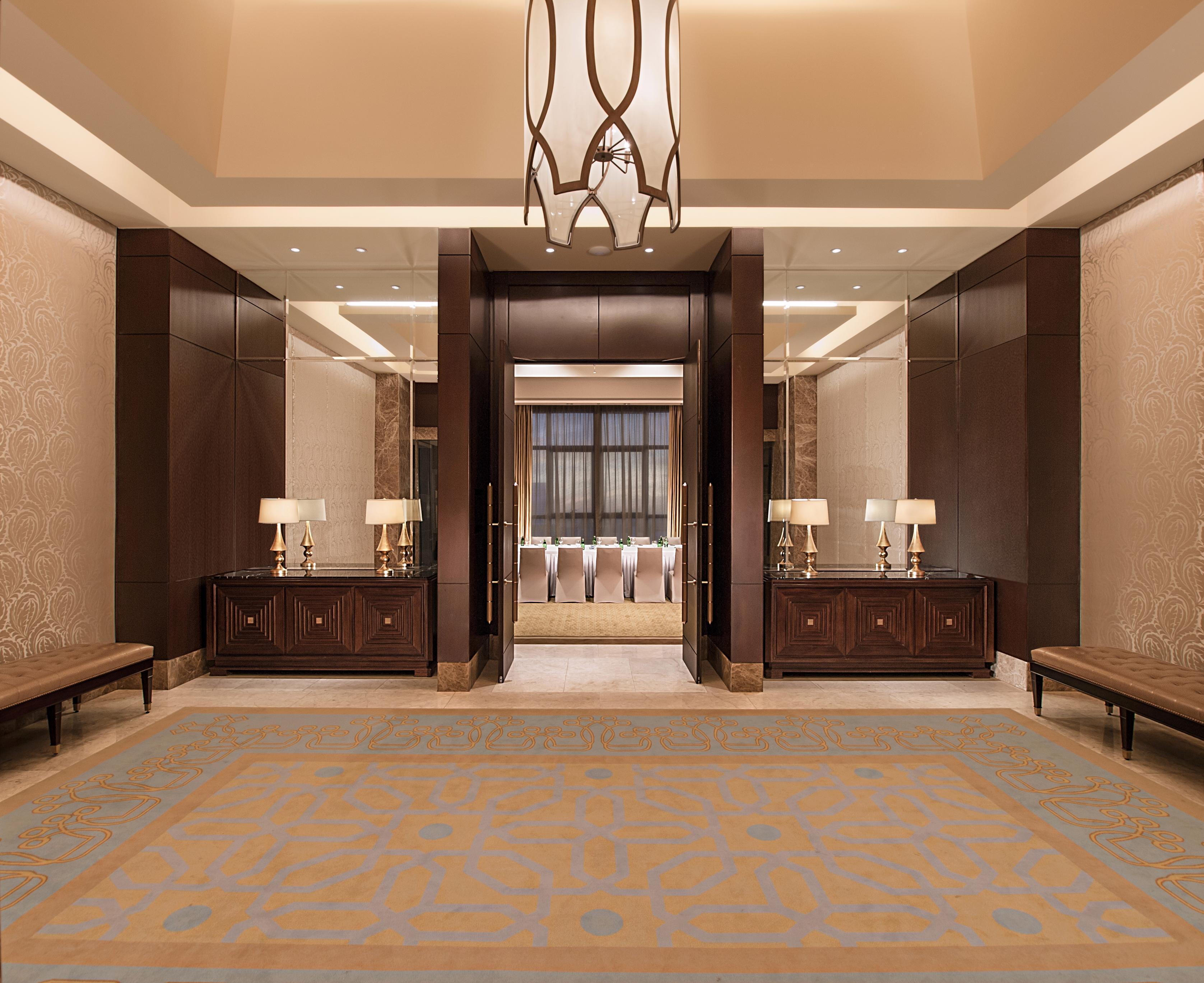 Crimson Hotel Filinvest City, Manila Muntinlupa City Exterior photo The entrance to the club
