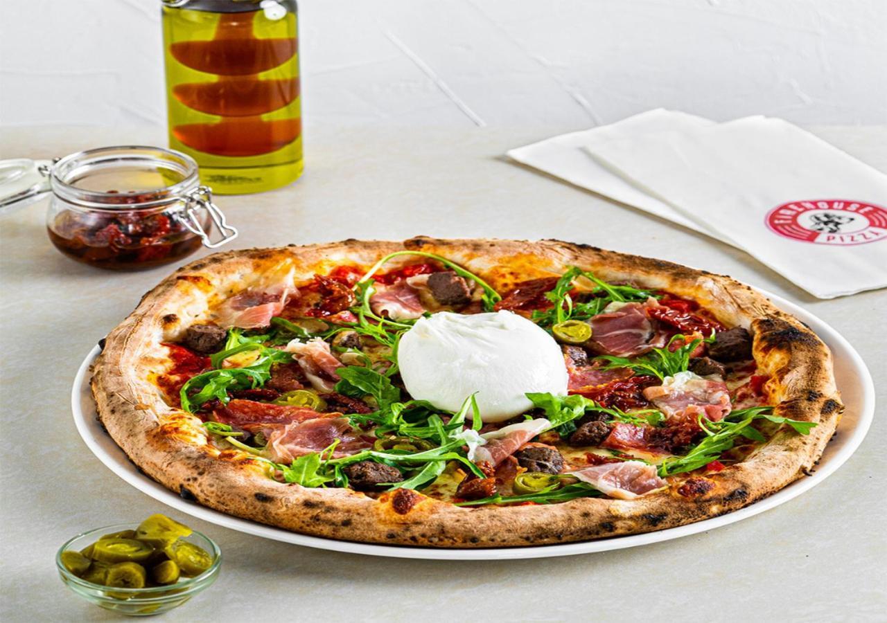 Crimson Hotel Filinvest City, Manila Muntinlupa City Exterior photo Pizza with buratta