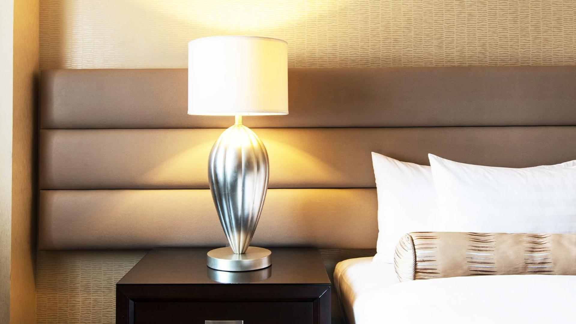 Crimson Hotel Filinvest City, Manila Muntinlupa City Exterior photo A table lamp