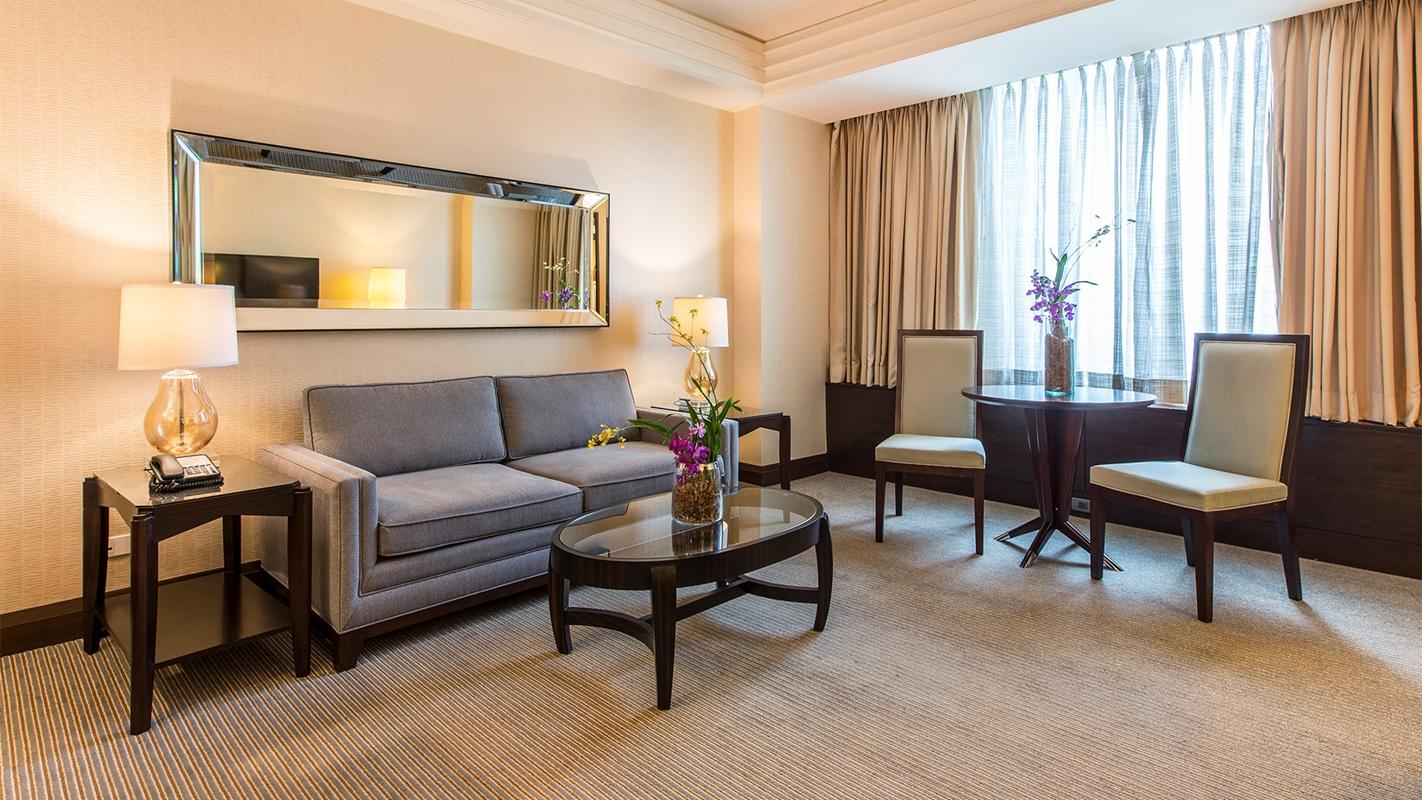 Crimson Hotel Filinvest City, Manila Muntinlupa City Exterior photo Living room