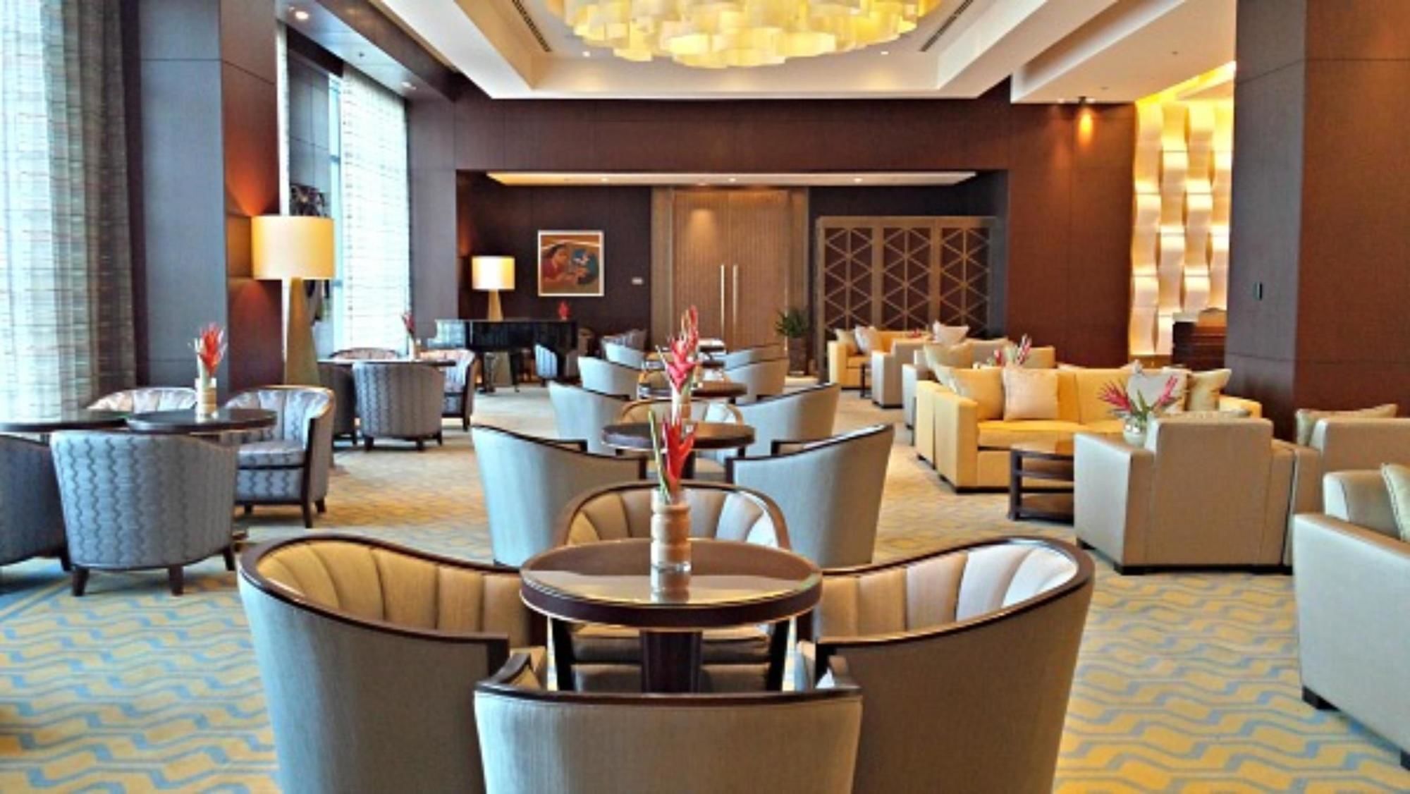 Crimson Hotel Filinvest City, Manila Muntinlupa City Exterior photo The lounge at the airport